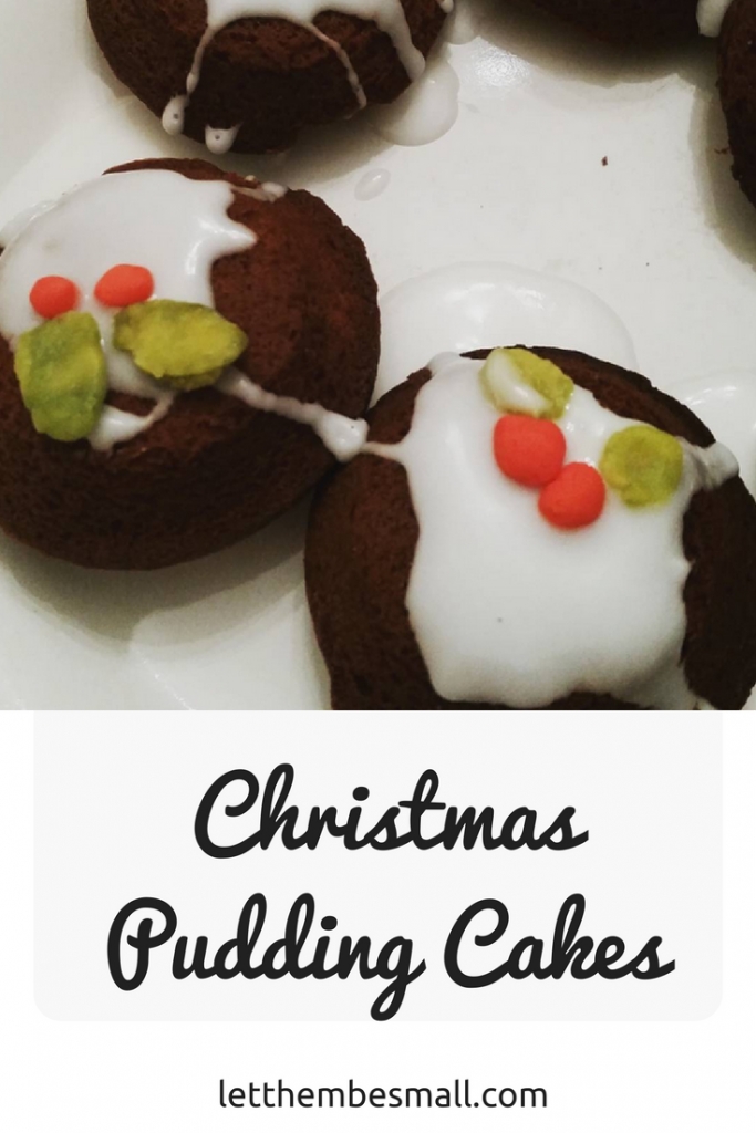 these qucik and super simple christmas pudding cakes and perfect for the christmas period