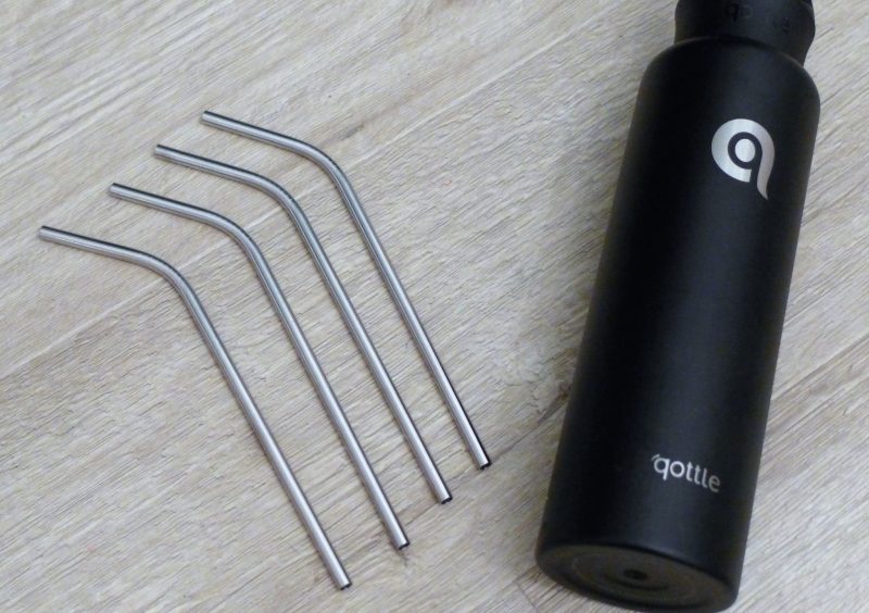 reusable bottle and straws. Stainless steel black Qottle